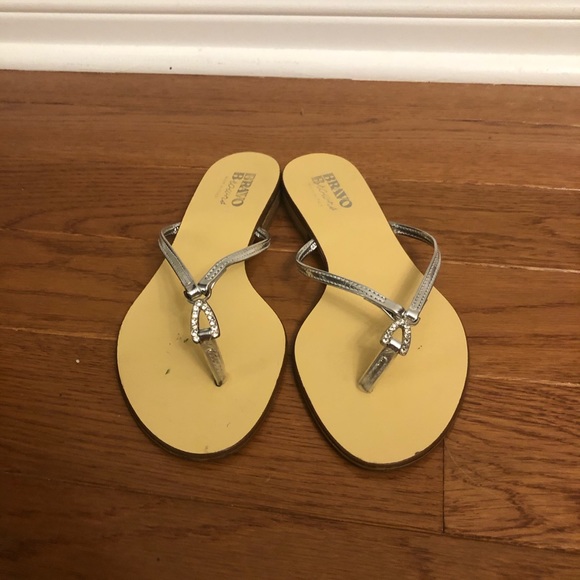 Bravo Browns Silver Leather Flip Flops - Picture 1 of 3